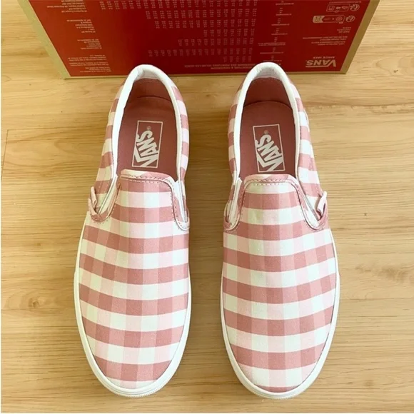 Vans Classic Slip-on VNO00XG8B06
(Gingham) Rosette/True White Women
9.5 US - Picture 8 of 11